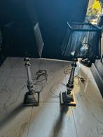 2 tafellampen met zilveren voeten en vierkante lampenkappen, Huis en Inrichting, Lampen | Tafellampen, Ophalen of Verzenden, Zo goed als nieuw