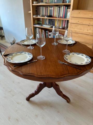 Mahoniehouten antieke eettafel  beschikbaar voor biedingen
