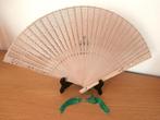 Hand Waaier Hout Frans 1975, Antiek en Kunst, Curiosa en Brocante, Verzenden