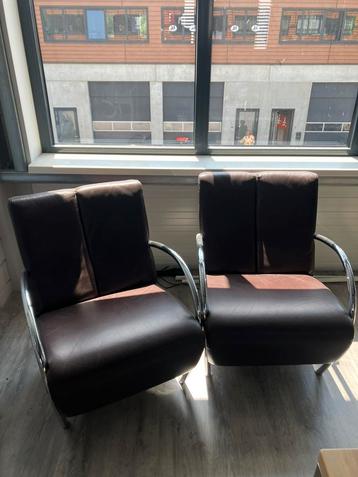 Te koop 2 roodbruine fauteuils met chrome leuning beschikbaar voor biedingen