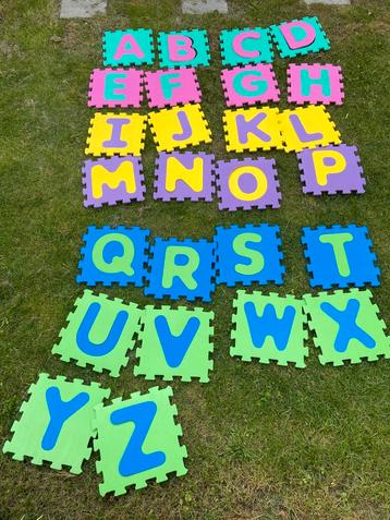 Educatieve foam puzzelmat alfabet beschikbaar voor biedingen