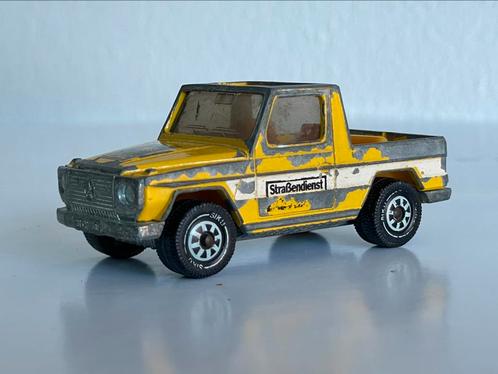 Mercedes G Klasse van Siku in ADAC uitrusting geel, Hobby en Vrije tijd, Modelauto's | Overige schalen, Gebruikt, Ophalen of Verzenden
