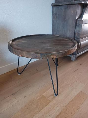 Mooie houten ronde salontafel/ bijzettafel beschikbaar voor biedingen