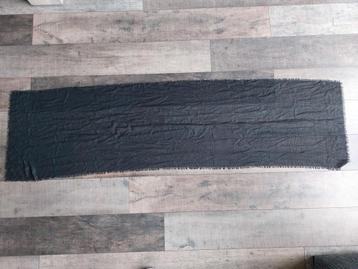 Zwarte sjaal met subtiel slangenprint 190x50 beschikbaar voor biedingen