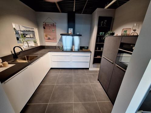 BO010 – Lazio wit & Stone Art schiefergrijs showroom keuken, Huis en Inrichting, Keuken | Complete keukens, Nieuw, Dubbelwandige keuken