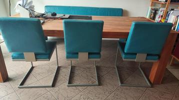 Eettafel met leren stoelen voor 6+ personen beschikbaar voor biedingen