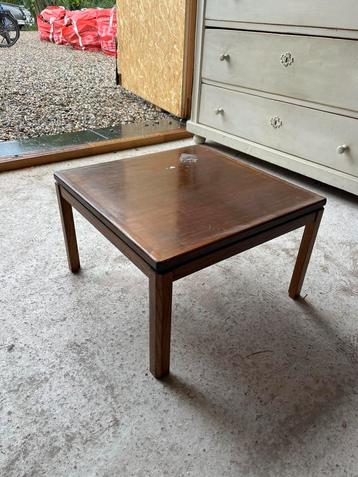 Bijzet tafel beschikbaar voor biedingen