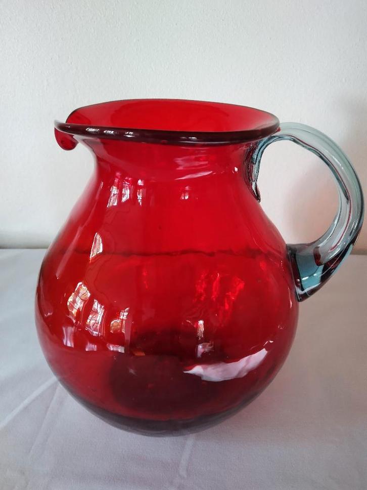 Grote, rode mond geblazen waterkan met luchtbellen, vintage, Antiek en Kunst, Curiosa en Brocante, Ophalen of Verzenden