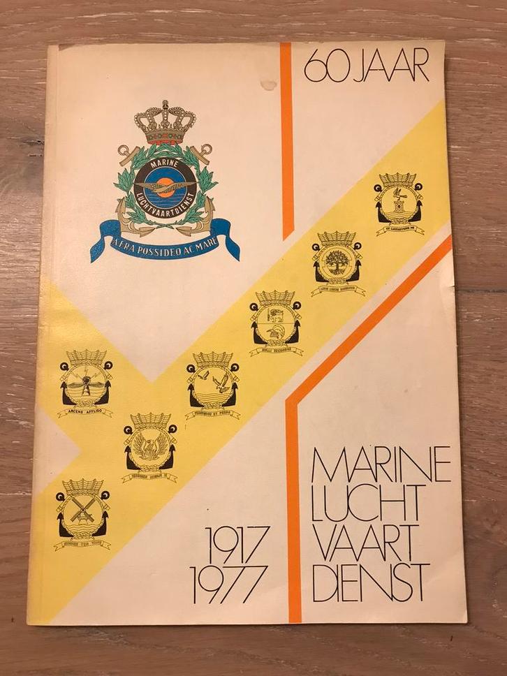 60 Jaar Marine Luchtvaart Dienst Boekje Luchtvaart Vliegtuig, Verzamelen, Luchtvaart en Vliegtuigspotten, Zo goed als nieuw, Kaart, Foto of Prent
