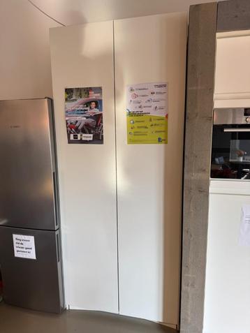 Kast - twee deurs beschikbaar voor biedingen
