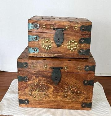 vintage hardhout kistten  beschikbaar voor biedingen