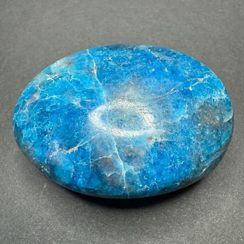 Blauwe Apatiet handsteen uit Madagaskar, Verzamelen, Mineralen en Fossielen, Mineraal, Ophalen of Verzenden