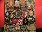 Kavel Diverse Emblemen in een KOOP, Verzamelen, Militaria | Algemeen, Ophalen of Verzenden, Landmacht, Nederland, Embleem of Badge