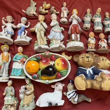28 items totaal 7 Eu ca.7 kilo vitrine kast opruiming! beschikbaar voor biedingen