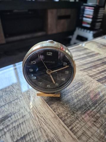 Prachtig KIENZLE klokje-wekkertje. i.z.g.s. beschikbaar voor biedingen