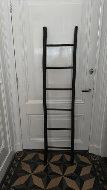 Zwart hout ladder deco voor in huis voor bv handdoeken beschikbaar voor biedingen