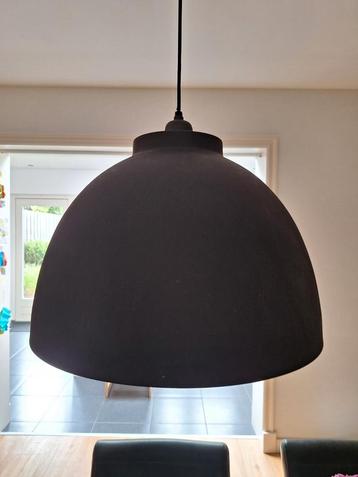 2 betonlook lampen beschikbaar voor biedingen