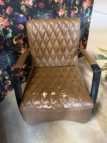 Industriële fauteuil met diamantstiksel – opknapper beschikbaar voor biedingen