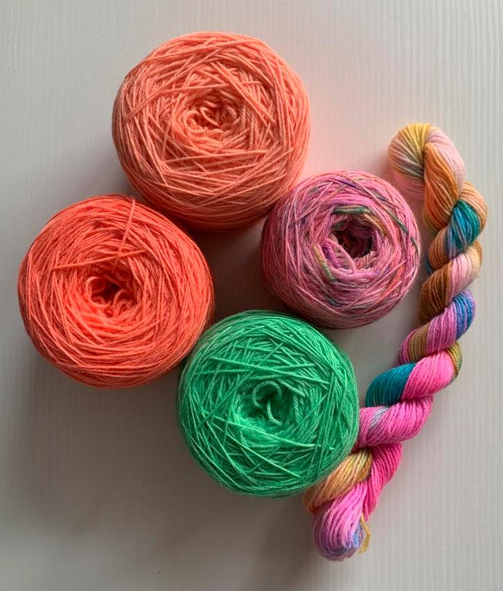 Handgeverfde sokkenwol in neonkleurtjes, Hobby en Vrije tijd, Breien en Haken, Nieuw, Breien of Haken, Wol of Garen, Ophalen of Verzenden
