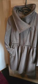 Trendy coat 80% WOL! Maat S. Italiaans, Ophalen, Beige, 4 steekzakken en overslag, Nieuw