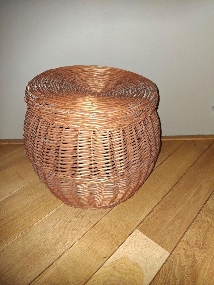 Rieten Mand met Deksel - Rotan Opbergmand, Huis en Inrichting, Woonaccessoires | Kisten, Zo goed als nieuw, Minder dan 50 cm, Minder dan 50 cm