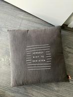 Sierkussen kussen zusss grijs vergeet niet te genieten, Ophalen of Verzenden, Zo goed als nieuw, Grijs, Vierkant