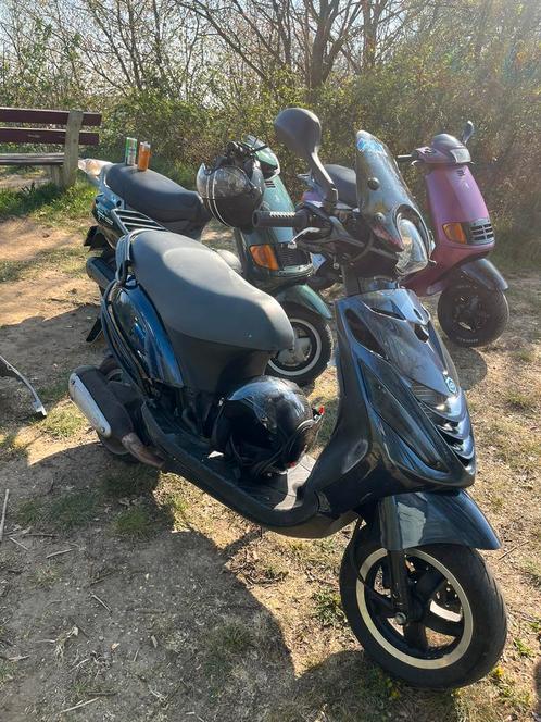 zip 150cc lc brom geen wok Bieden, Fietsen en Brommers, Scooters | Piaggio, Zo goed als nieuw, Zip, Ophalen of Verzenden