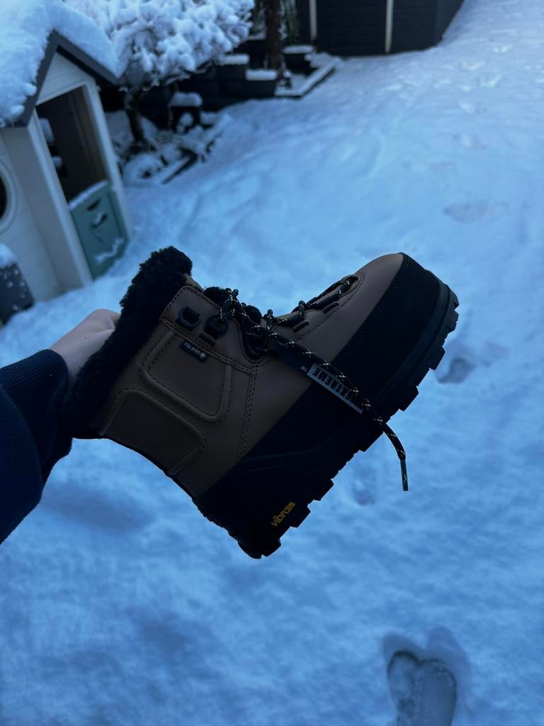 UGG Extreme boots maat 36 – nooit gedragen, Kleding | Dames, Schoenen, Zo goed als nieuw, Hoge laarzen, Bruin, Ophalen of Verzenden