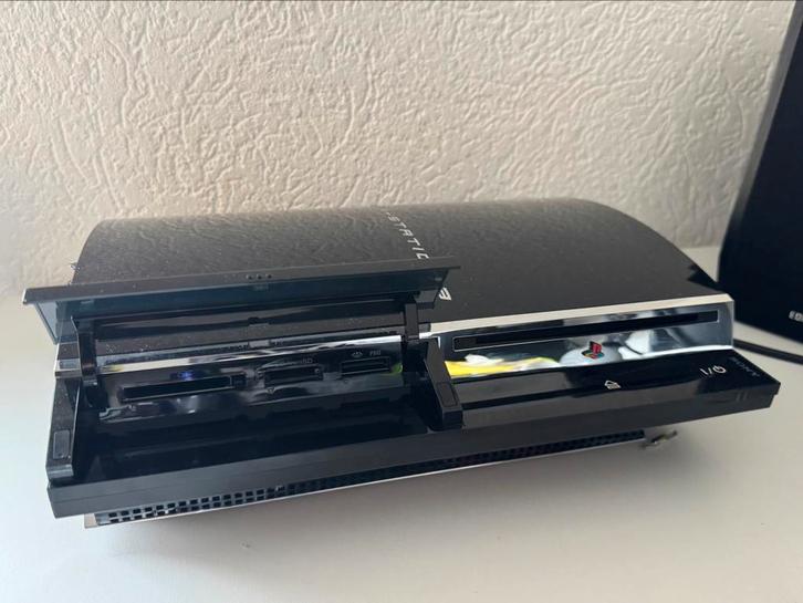 Playstation 3 CECHC 04, Spelcomputers en Games, Spelcomputers | Sony PlayStation 3, Zo goed als nieuw, Phat, 60 GB, Met 2 controllers
