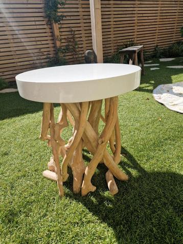 Bijzet tafel beschikbaar voor biedingen