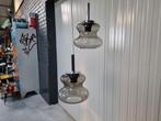 Vintage koppel hanglampen rook glas, Huis en Inrichting, Lampen | Hanglampen, Gebruikt, Vintage, Ophalen of Verzenden, Glas