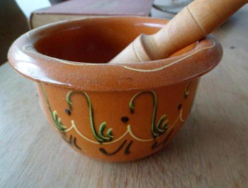 Vijzel ( aardewerk) met stamper ( hout), Huis en Inrichting, Keuken | Keukenbenodigdheden, Zo goed als nieuw, Verzenden