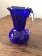 Glazen kannetje met oor, blauw, Huis en Inrichting, Woonaccessoires | Vazen, Ophalen of Verzenden, Glas