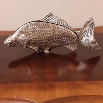 🦈Brocante: Verzilverde servethouder - Koi karper🏷️€24,95- beschikbaar voor biedingen
