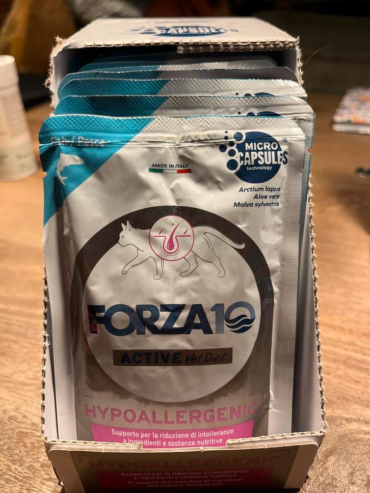 Forza 10 hypoallergenic active vet kat diet 11 x 80 gram, Dieren en Toebehoren, Dierenvoeding, Kat, Ophalen