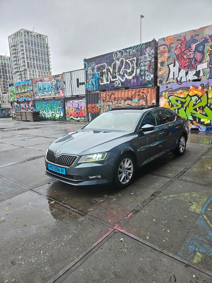 Skoda Superb 1.6, Auto's, Skoda, Particulier, Superb, Diesel, Euro 6, B, Hatchback, Automaat, Origineel Nederlands, Zilver of Grijs