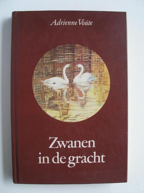 Zwanen in de gracht - Amsterdam - Adrienne Voute, Boeken, Geschiedenis | Stad en Regio, Zo goed als nieuw, 20e eeuw of later, Ophalen of Verzenden