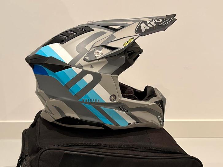 Airoh Aviator 3 Rainbow Carbon M crosshelm, Motoren, Kleding | Motorhelmen, Offroadhelm, M, Overige merken, Tweedehands, Ophalen of Verzenden