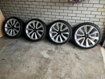 Tesla Model 3 originele 20 inch velgen Pirelli winterbanden  beschikbaar voor biedingen