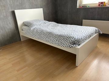 Eenpersoons bed 90x200 cm (Ikea Malm) wit / bedonderstel - afbeelding 1