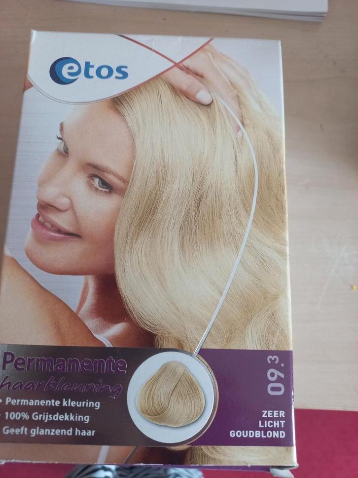2 pak blonde en 2 pak donkerblonde verf (prijs is alle 4), Sieraden, Tassen en Uiterlijk, Uiterlijk | Haarverzorging, Nieuw, Overige typen
