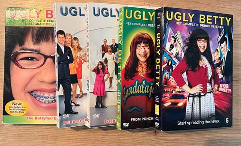 Ugly Betty - seizoen 1 t/m 4 (alle seizoenen) DVD, Cd's en Dvd's, Dvd's | Tv en Series, Zo goed als nieuw, Komedie, Boxset, Alle leeftijden