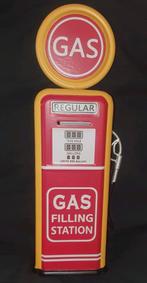 Tankstation Pomp - Retro Rood Geel Metalen Spaarpot, Ophalen of Verzenden, Nieuw, Gebruiksvoorwerp