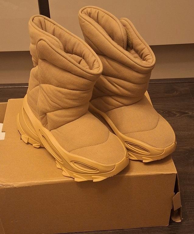 Yeezy NSLTD boot, Kleding | Dames, Schoenen, Nieuw, Sneakers of Gympen, Beige, Verzenden
