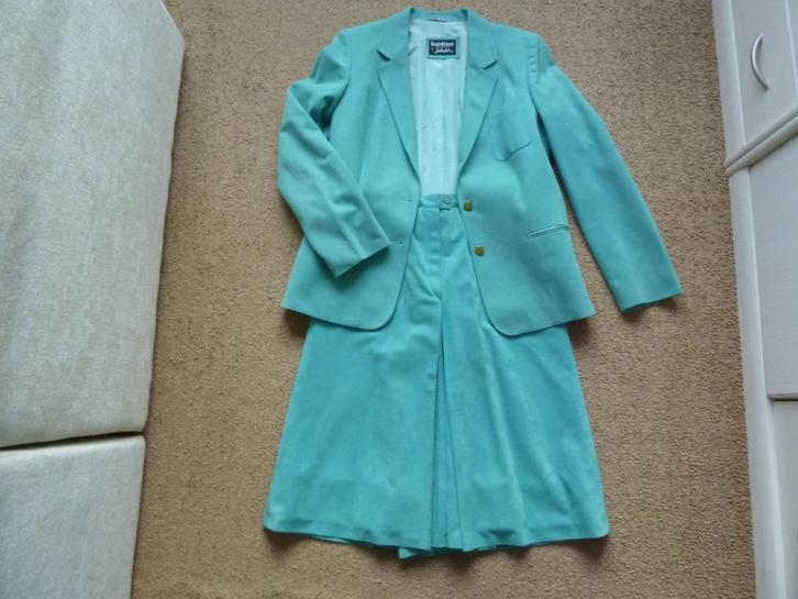 mintgroen Suedezet blazer set maat 36 nog nieuw, Kleding | Dames, Jasjes, Kostuums en Pakken, Nieuw, Kostuum of Pak, Maat 36 (S)