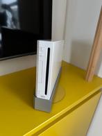 Nintendo Wii Wit + 2 Controllers + accessoires, Spelcomputers en Games, Spelcomputers | Nintendo Wii, Ophalen of Verzenden, Gebruikt