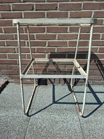 Industriële ijzeren trolley tafeltje bijzettafel sidetable. beschikbaar voor biedingen
