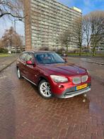 BMW X1 3.0 Xdrive 28I AUT 2010 Rood LAGE KILOMETERS (132000), Auto's, BMW, Stof, Zwart, 2996 cc, 11 km/l