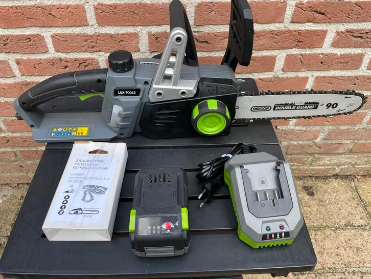 Lux accu kettingzaag - defect, Tuin en Terras, Hand-tuingereedschap, Gebruikt, Ophalen