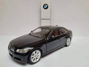 Kyosho 1:18 BMW E90 3 Serie Sedan Zwart beschikbaar voor biedingen